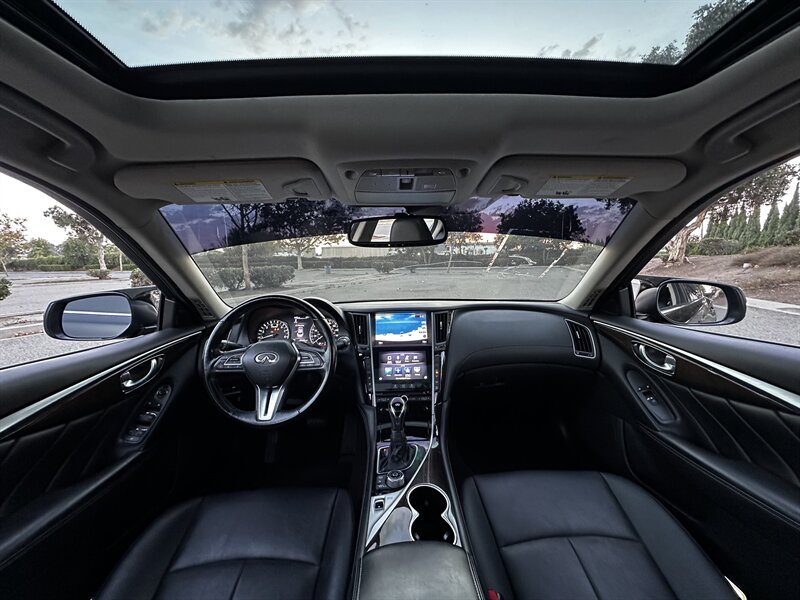 2018 INFINITI Q50 3.0T Luxe   - Photo 14 - Vista, CA 92084