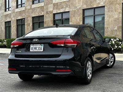 2018 Kia Forte LX   - Photo 2 - Vista, CA 92084