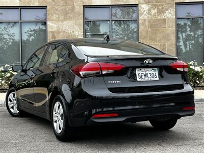 2018 Kia Forte LX   - Photo 4 - Vista, CA 92084