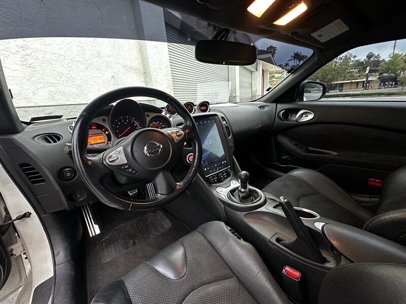 2009 Nissan 370Z Touring * LOW MILES * BLACK RIMS * EXHAUST * - Photo 18 - Vista, CA 92084