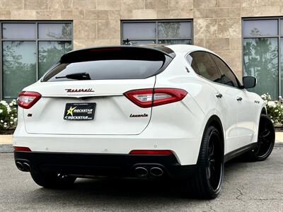 2018 Maserati Levante   - Photo 2 - Vista, CA 92084