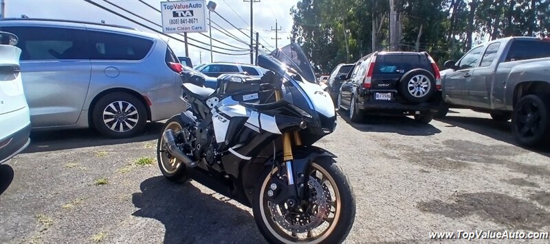 2022 YAMAHA R1  