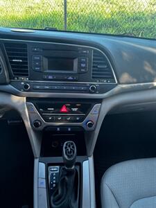 2017 Hyundai ELANTRA SE   - Photo 6 - Wahiawa, HI 96786