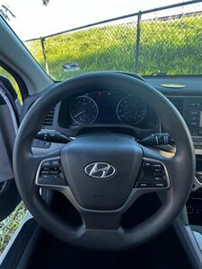 2017 Hyundai ELANTRA SE   - Photo 5 - Wahiawa, HI 96786