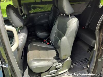 2015 Toyota Sienna SE 8-Passenger   - Photo 8 - Wahiawa, HI 96786