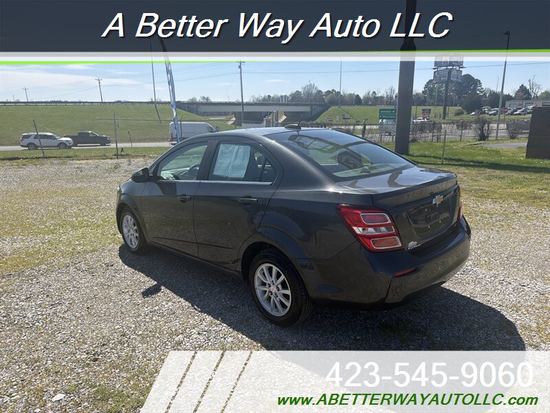 2020 Chevrolet Sonic LT - Photo 4 - Madisonville, TN 37354