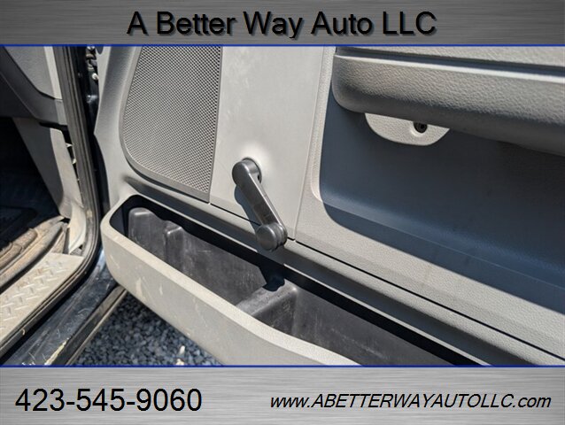 2005 Ford F-150 XL - Photo 11 - Madisonville, TN 37354