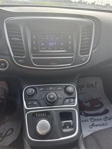 2015 Chrysler 200 Limited   - Photo 7 - Madisonville, TN 37354
