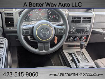 2012 Jeep Liberty Sport   - Photo 9 - Madisonville, TN 37354