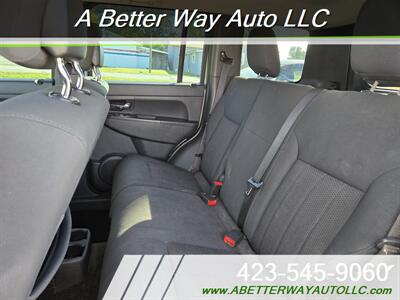 2012 Jeep Liberty Sport   - Photo 7 - Madisonville, TN 37354
