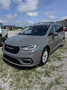 2022 Chrysler Pacifica Touring L   - Photo 1 - Madisonville, TN 37354