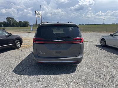 2022 Chrysler Pacifica Touring L   - Photo 11 - Madisonville, TN 37354