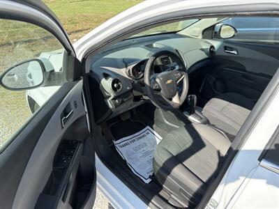 2014 Chevrolet Sonic LT Auto   - Photo 4 - Madisonville, TN 37354