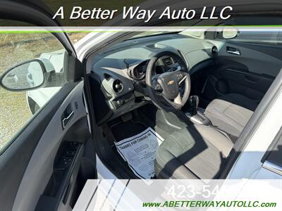 2014 Chevrolet Sonic LT Auto   - Photo 4 - Madisonville, TN 37354