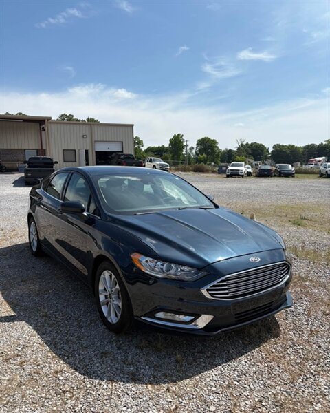 2020 Ford Fusion SE - Photo 1 - Madisonville, TN 37354