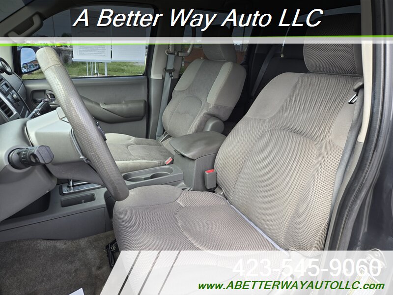 2012 Nissan Frontier SV V6 - Photo 6 - Madisonville, TN 37354