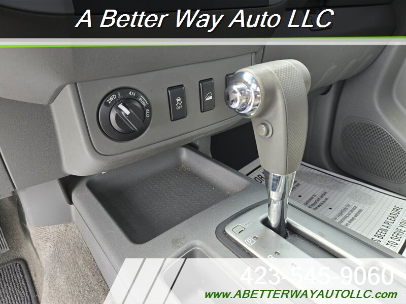 2012 Nissan Frontier SV V6 - Photo 9 - Madisonville, TN 37354