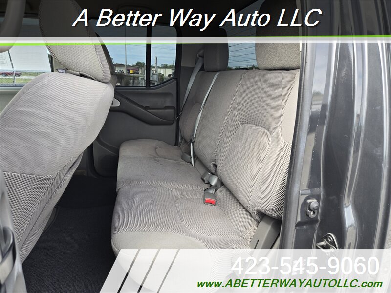2012 Nissan Frontier SV V6 - Photo 7 - Madisonville, TN 37354
