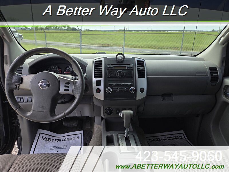 2012 Nissan Frontier SV V6 - Photo 8 - Madisonville, TN 37354
