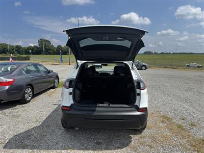 2019 Jeep Cherokee Latitude Plus   - Photo 6 - Madisonville, TN 37354