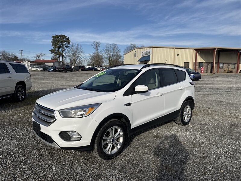 2018 Ford Escape SE   - Photo 1 - Madisonville, TN 37354