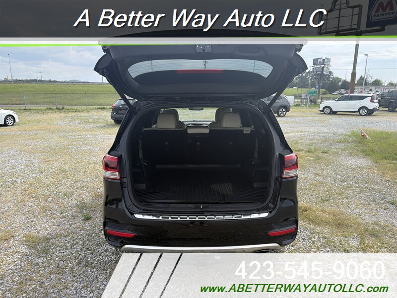 2017 Kia Sorento SX Limited V6 - Photo 12 - Madisonville, TN 37354