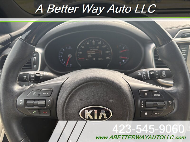2017 Kia Sorento SX Limited V6 - Photo 9 - Madisonville, TN 37354