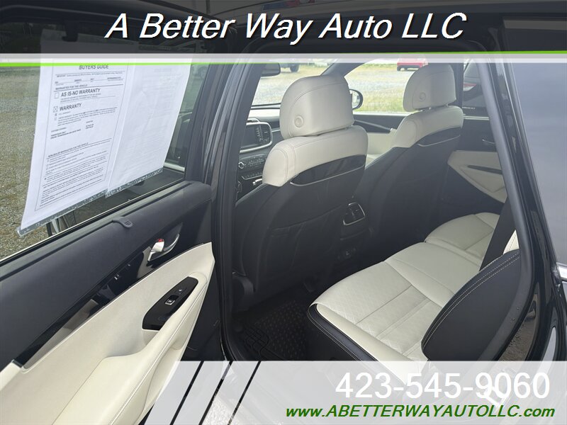 2017 Kia Sorento SX Limited V6 - Photo 8 - Madisonville, TN 37354
