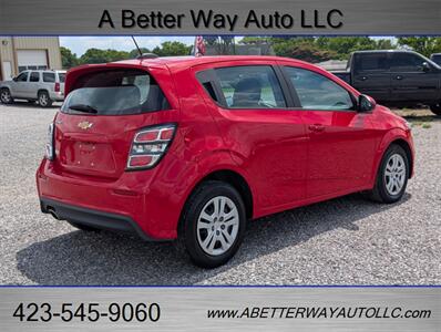 2020 Chevrolet Sonic LT - Photo 4 - Madisonville, TN 37354