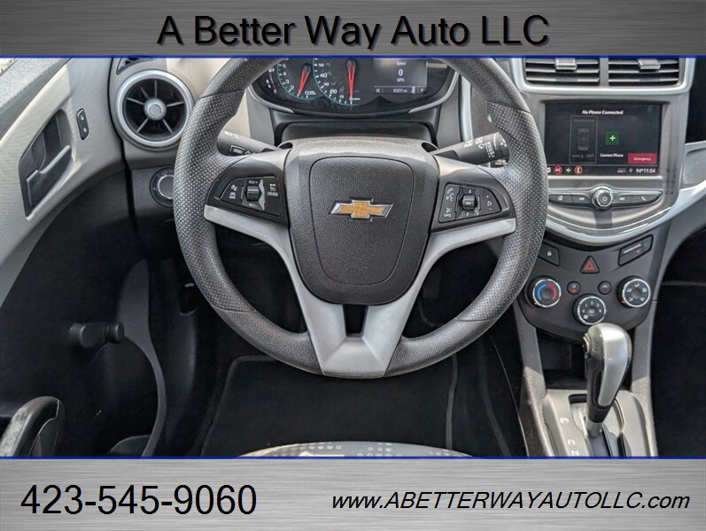2020 Chevrolet Sonic LT - Photo 9 - Madisonville, TN 37354