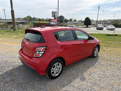 2020 Chevrolet Sonic LT   - Photo 3 - Madisonville, TN 37354