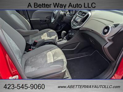 2020 Chevrolet Sonic LT - Photo 12 - Madisonville, TN 37354