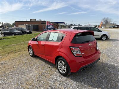 2020 Chevrolet Sonic LT   - Photo 4 - Madisonville, TN 37354