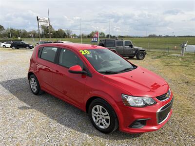 2020 Chevrolet Sonic LT   - Photo 2 - Madisonville, TN 37354