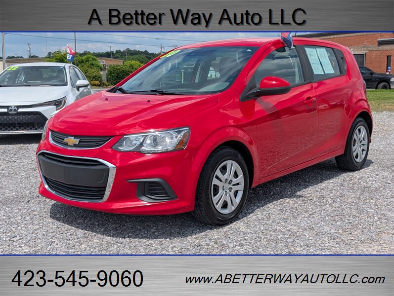 2020 Chevrolet Sonic LT   - Photo 1 - Madisonville, TN 37354