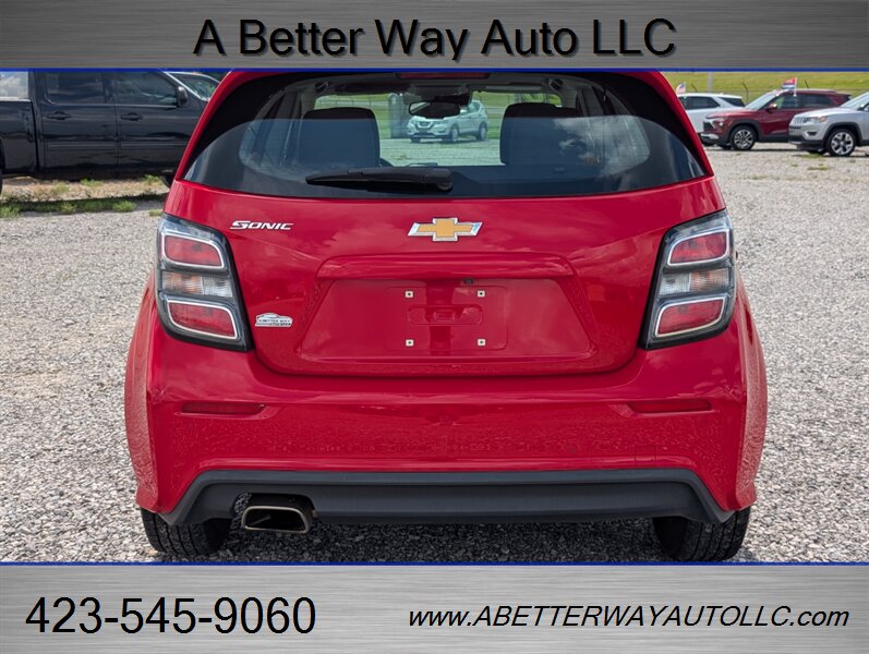 2020 Chevrolet Sonic LT - Photo 6 - Madisonville, TN 37354