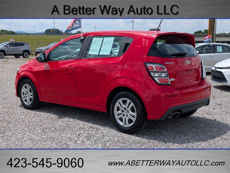 2020 Chevrolet Sonic LT - Photo 2 - Madisonville, TN 37354