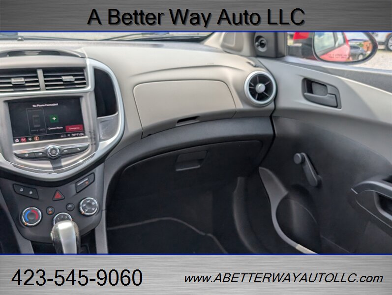 2020 Chevrolet Sonic LT - Photo 14 - Madisonville, TN 37354