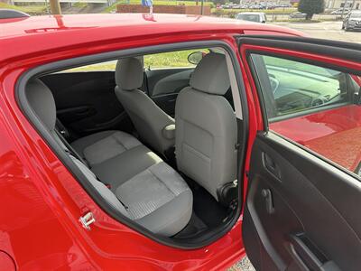 2020 Chevrolet Sonic LT   - Photo 7 - Madisonville, TN 37354