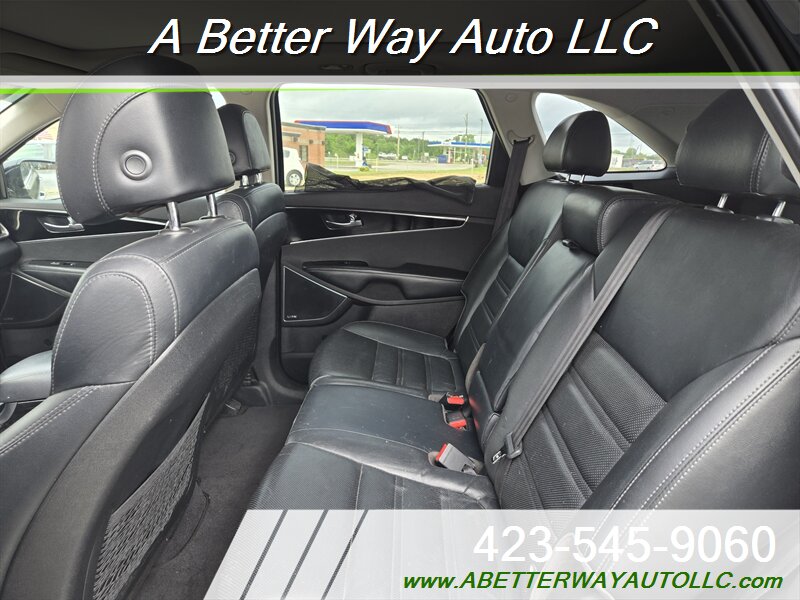 2017 Kia Sorento SX Limited V6 - Photo 7 - Madisonville, TN 37354