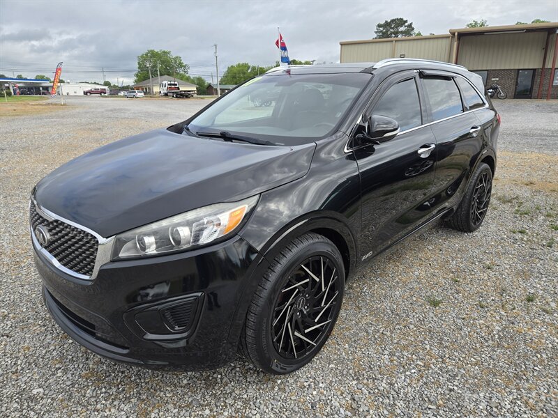 2017 Kia Sorento SX Limited V6   - Photo 1 - Madisonville, TN 37354