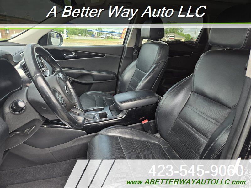 2017 Kia Sorento SX Limited V6 - Photo 6 - Madisonville, TN 37354