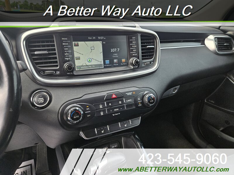2017 Kia Sorento SX Limited V6 - Photo 10 - Madisonville, TN 37354