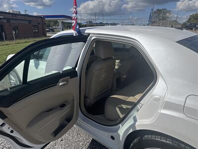 2011 Chrysler 300 Series Limited   - Photo 8 - Madisonville, TN 37354