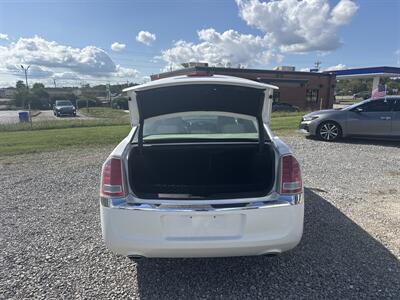 2011 Chrysler 300 Series Limited   - Photo 13 - Madisonville, TN 37354