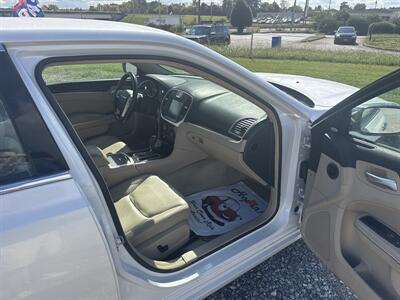 2011 Chrysler 300 Series Limited   - Photo 6 - Madisonville, TN 37354