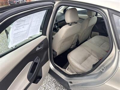 2016 Ford Focus SE   - Photo 8 - Madisonville, TN 37354