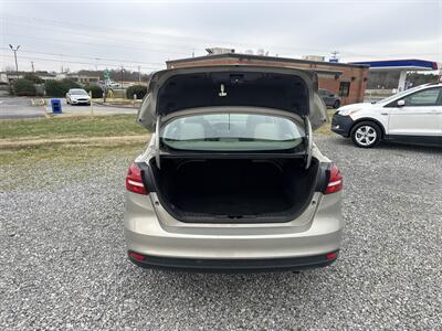 2016 Ford Focus SE   - Photo 13 - Madisonville, TN 37354