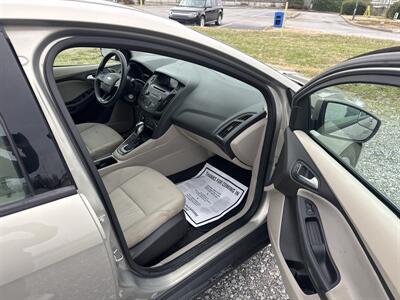 2016 Ford Focus SE   - Photo 6 - Madisonville, TN 37354