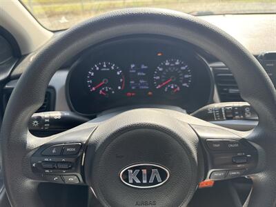 2020 Kia Rio 5-Door S   - Photo 11 - Madisonville, TN 37354